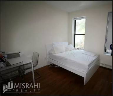 Main picture of 166 Orchard St
