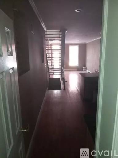 Main picture of 1 N Streeper St