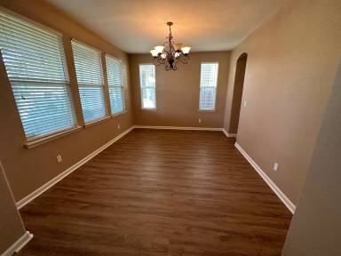 Main picture of 477 W Saint Francis Ave