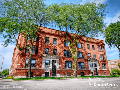 Main picture of 4752 S Michigan Ave