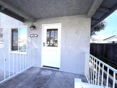 Main picture of 343 W 16th St