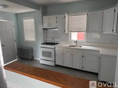 Main picture of 4049 Monroe St NE