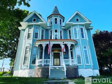 Main picture of 150 E Main St