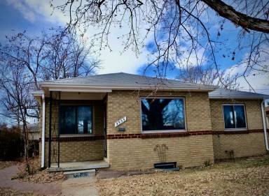 Main picture of 2955 Quebec St