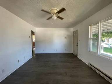 Main picture of 1902 S Walnut St