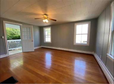 Main picture of 5 Commerce St