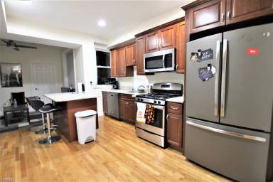 Main picture of 1017 Tremont St