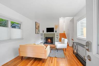 Main picture of 925 Sligo Creek Pkwy