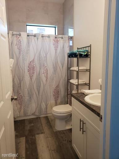 Main picture of 6045 Pierce St