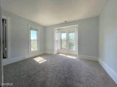 Main picture of 2411 Fillmore St NE