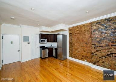 Main picture of 242 E 75th St
