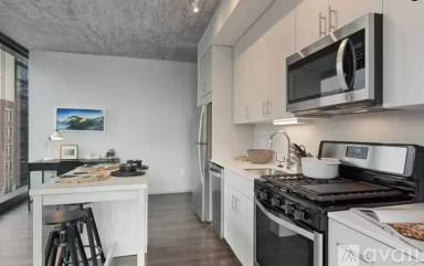 Main picture of 601 S Clark St