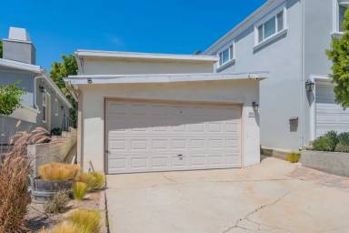 Main picture of 3209 N Valley Dr