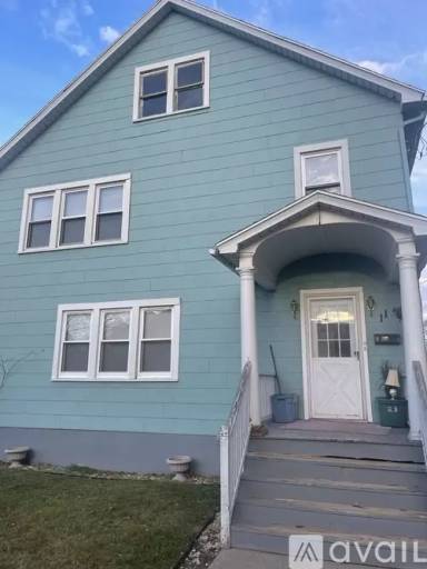 Main picture of 11 Columbus St