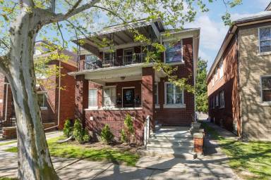 Main picture of 887 Beaconsfield Ave