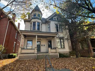 Main picture of 101 W Hubbard Ave