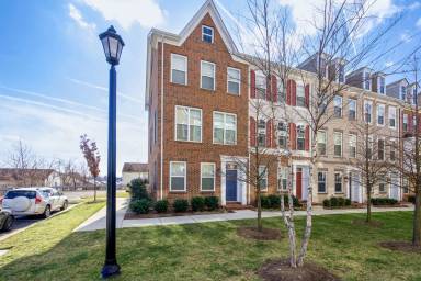 Main picture of 630 Totten Pl NE