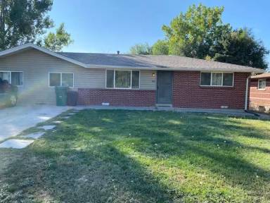 Main picture of 885 S Fenton St