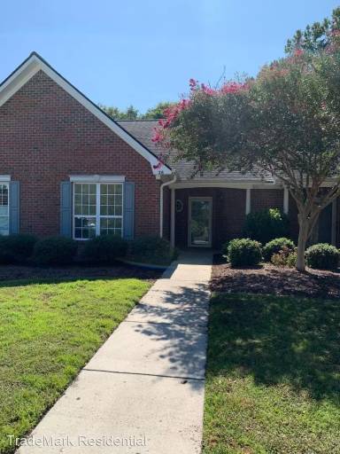 Main picture of Eastwood Commons