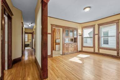 Main picture of 2223 Pleasant Ave