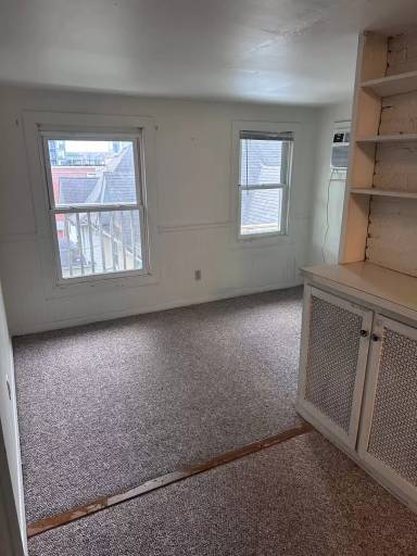 Main picture of 405 E Jefferson St