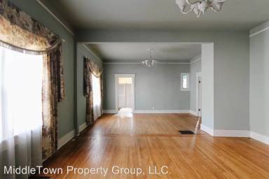 Main picture of 2403 W Jackson St