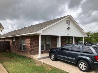 Main picture of 2401 S 2nd St