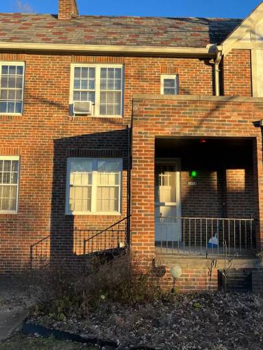 Main picture of 1682 Wyandotte Rd