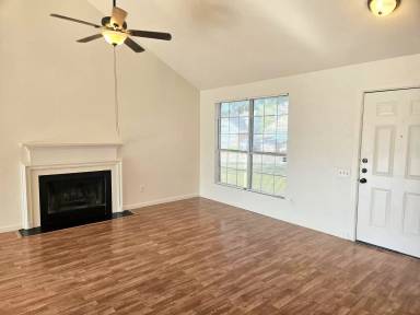 Main picture of 7708 Waxwing Cir W