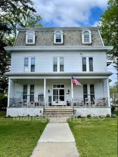 Main picture of 125 W Commerce St