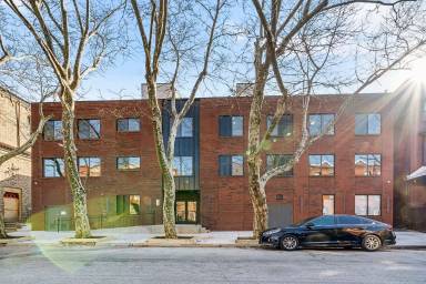 Main picture of 2820 W Diamond St