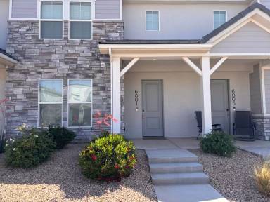 Main picture of 6001 S Carnelian Pkwy