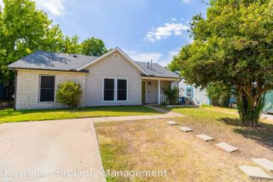 Main picture of 8102 S 1st St
