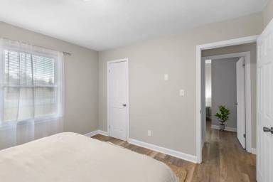 Main picture of 109 Oak Grove Ave