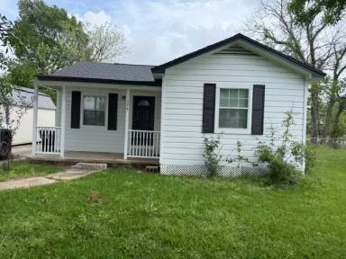 Main picture of 375 Bower Dr