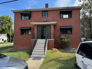 Main picture of 19 Murdock Ave