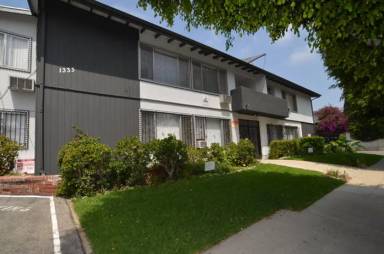 Main picture of 1333 N Stanley Ave