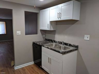 Main picture of 9746 S Crandon Ave