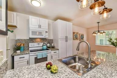 Main picture of 5648 Madison Ave