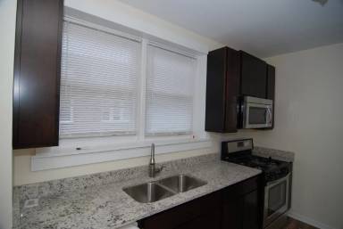 Main picture of 6427 N Leavitt St