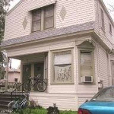 Main picture of 130 W 6th St