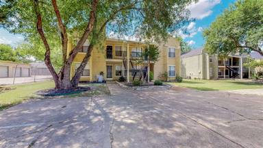 Main picture of 301 Manuel Dr