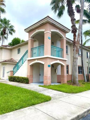 Main picture of Venetia Gardens South Condo