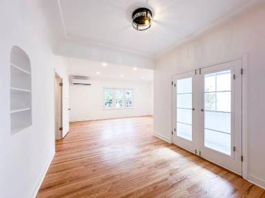 Main picture of 1538 E Wilson Ave