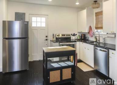 Main picture of 1104 Matthews Pl