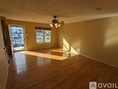 Main picture of 4 N Pendleton Ct