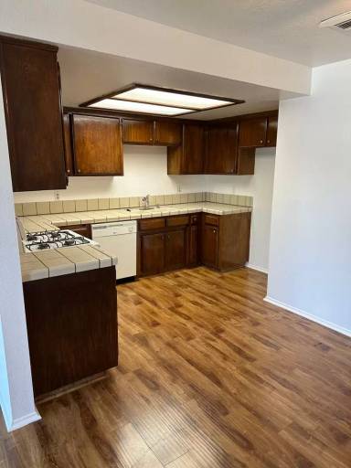 Main picture of 43415 20th St W