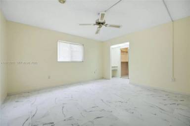 Main picture of 920 NW 92nd Ave