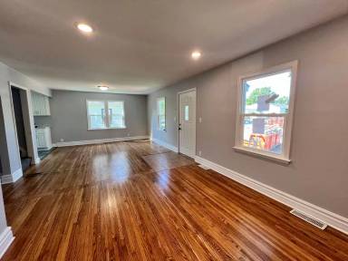 Main picture of 7431 Langly Ave S