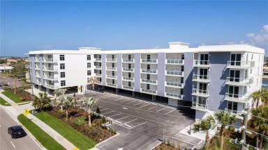 Main picture of 415 Island Way